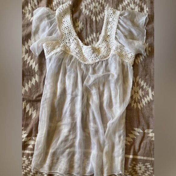 Solitaire White Lace Sheer top - Picture 1 of 5